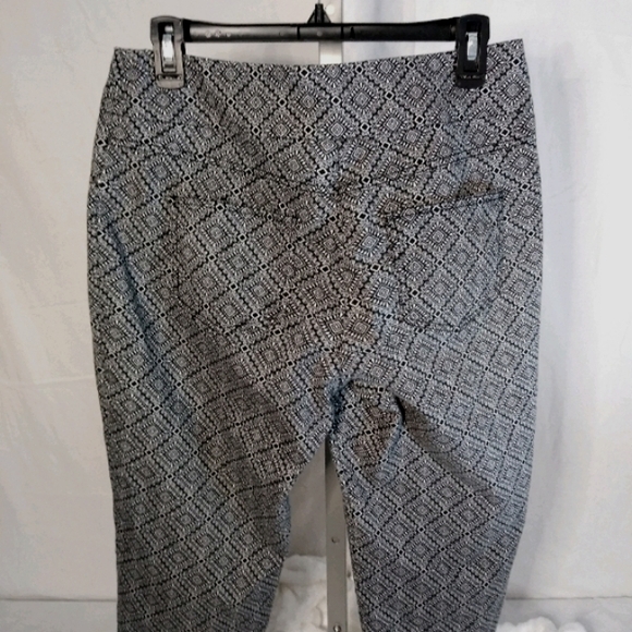 Ruby Rd. Stretch pull-on Capris - Picture 3 of 7